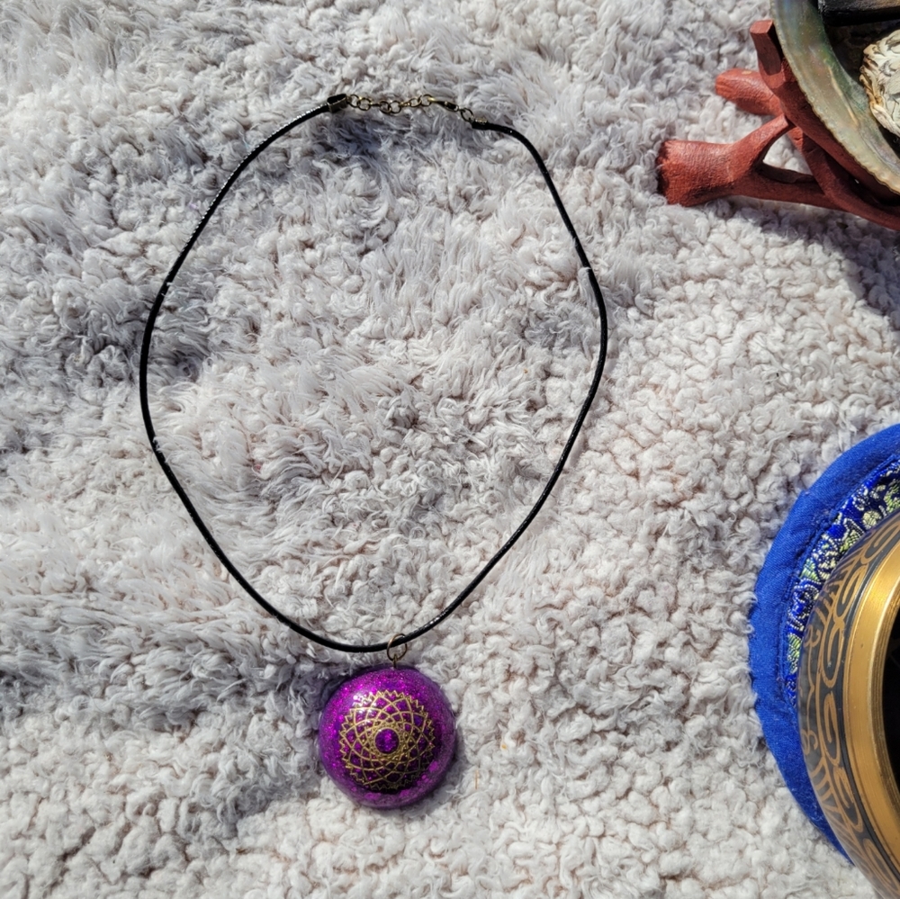 💜👑 Crown Chakra 🧘‍♀️🧘‍♂️ handmade resin art necklace boho hippie ☮